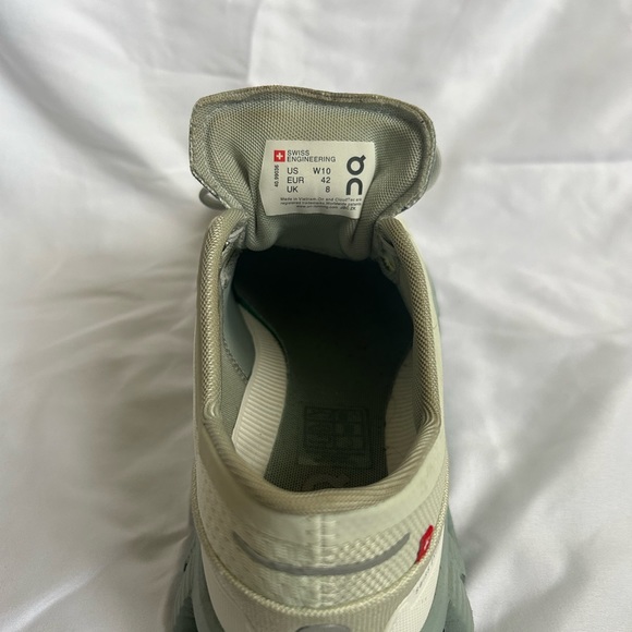 On Cloud Sneakers - Picture 3 of 3